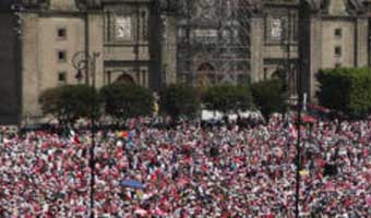 মেক্সিকো উত্তাল, রাষ্ট্রপতি ভবনে ঢোকার চেষ্টা বিক্ষোভকারীদের