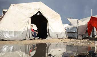 গাজায় ভারী বৃষ্টি, তাঁবুর ভেতর পানির স্তর ৪০ সেন্টিমিটার গাজায় ভারী বৃষ্টি, তাঁবুর ভেতর পানির স্তর ৪০ সেন্টিমিটার