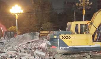 গুঁড়িয়ে দেওয়া হলো রাজশাহীতে আওয়ামী লীগ অফিস