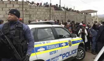 দক্ষিণ আফ্রিকায় বন্দুকধারীদের গুলিতে নিহত ১০