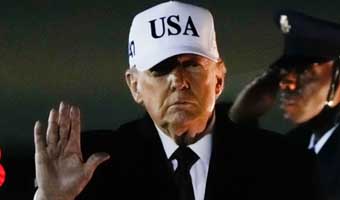 ইরানি বিক্ষোভকারীদের সরকারি প্রতিষ্ঠান দখলের প্ররোচনা ট্রাম্পের