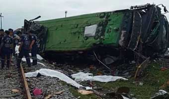 থাইল্যান্ডে চলন্ত ট্রেনের ওপর ক্রেন ভেঙে পড়ে নিহত ২২