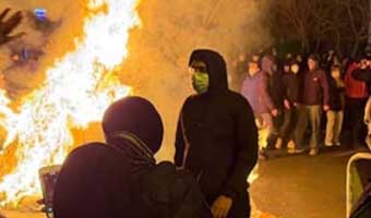 আটশো বিক্ষোভকারীর ফাঁসি স্থগিত করল ইরান