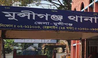 মুন্সীগঞ্জে কেন্দ্রের সামনে মুহুর্মুহু বোমা বিস্ফোরণ, ভোট ব্যাহত