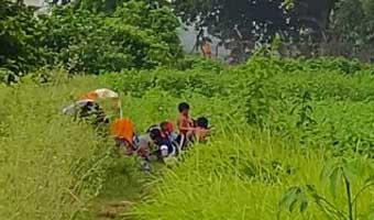 দৌলতপুর সীমান্তে পুশইনের চেষ্টা, বিজিবি ও স্থানীয়দের প্রতিরোধ দৌলতপুর সীমান্তে পুশইনের চেষ্টা, বিজিবি ও স্থানীয়দের প্রতিরোধ