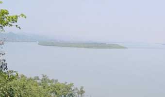 মিয়ানমারে মর্টারশেল বিস্ফোরণ, টেকনাফ সীমান্তে আতঙ্ক মিয়ানমারে মর্টারশেল বিস্ফোরণ, টেকনাফ সীমান্তে আতঙ্ক
