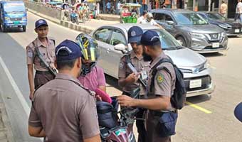 ঢাকায় বসেছে দুশো চেকপোস্ট, কঠোর নিরাপত্তা ঢাকায় বসেছে দুশো চেকপোস্ট, কঠোর নিরাপত্তা