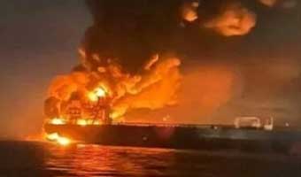হরমুজ প্রণালিতে তেলবাহী ৪ ট্যাংকারে আগুন হরমুজ প্রণালিতে তেলবাহী ৪ ট্যাংকারে আগুন